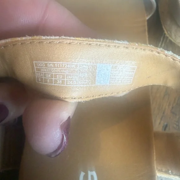 UGG Women's White Sandals 6 - Picture 5 of 9